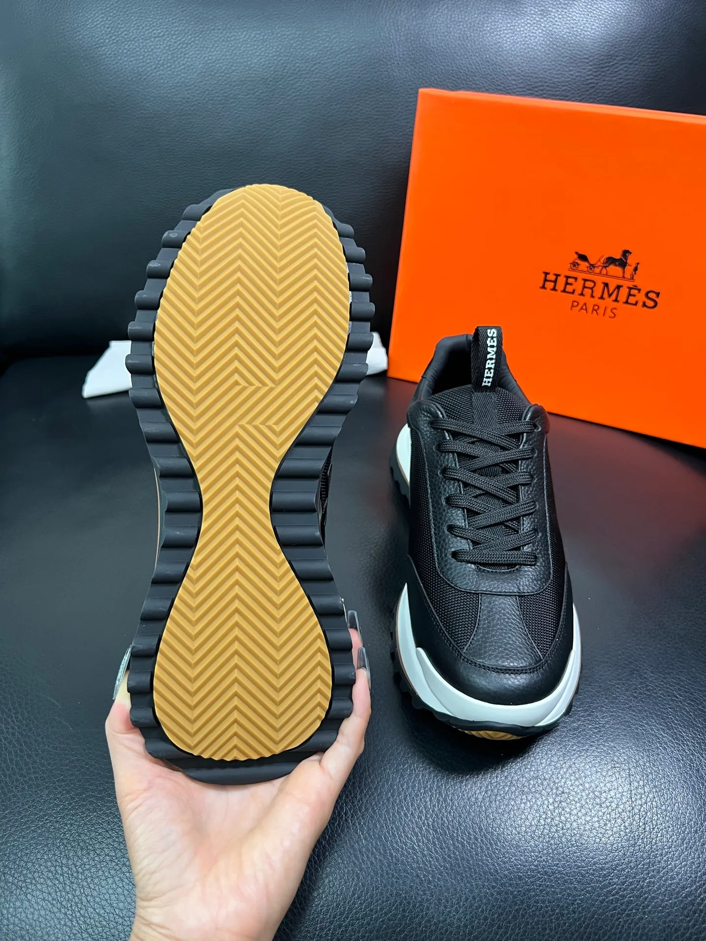 Men's shoes 💰800 Hermes top purchasing Hermes counters are on sale at the same time with original factory configuration, original cowhide imported from Italy and mesh fabric, high-quality splicing technology, fully imported water-dyed cowhide lining, soles: original soles specially provided by the original factory are super comfortable, the original factory follows the order and high quality, you can enter and exit the counter at will, you are welcome to compare and synchronize with the counter, code number 39-44 (customized 38 45) 85863